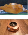 （上）美しく磨き上げられ木目があらわになった波打った形状の天然木の工芸品の写真、（下）突起のある円型の木製の台座に金属製用灰皿がはめ込まれた工芸品の写真